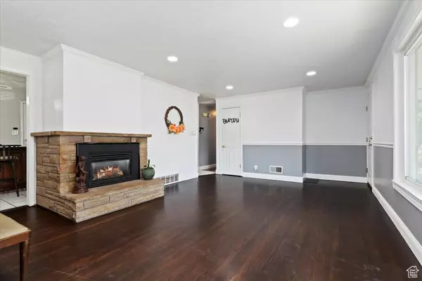West Valley City, UT 84119,3524 W MEADOWBROOK DR