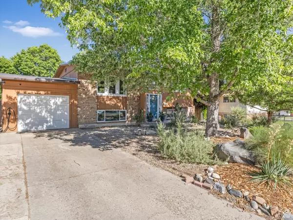 Sandy, UT 84094,9457 S POPPY LN