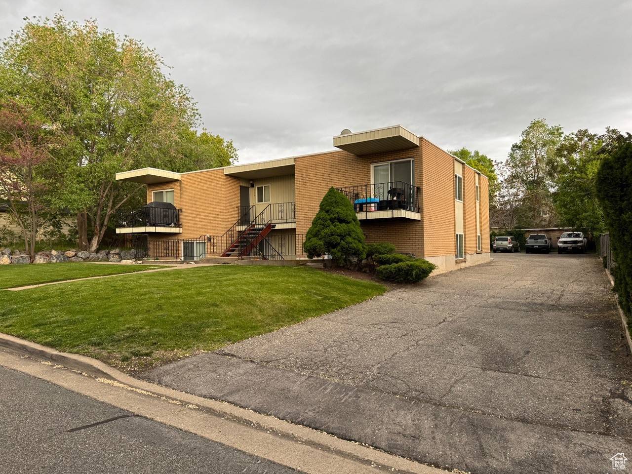 Centerville, UT 84014,266 E CENTER ST