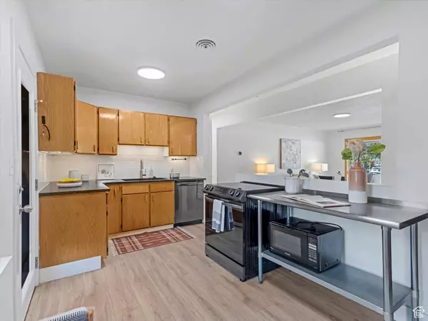 Salt Lake City, UT 84116,1406 W TALISMAN DR