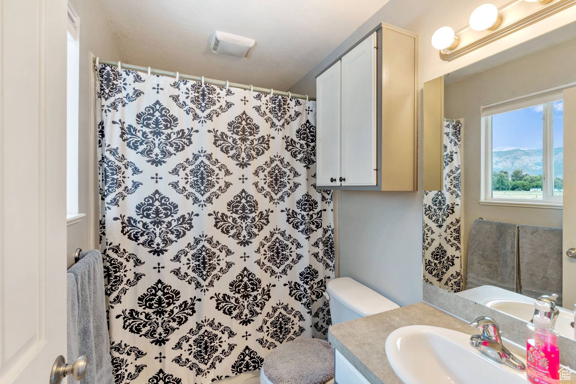 Ogden, UT 84404,358 W OAKS DR