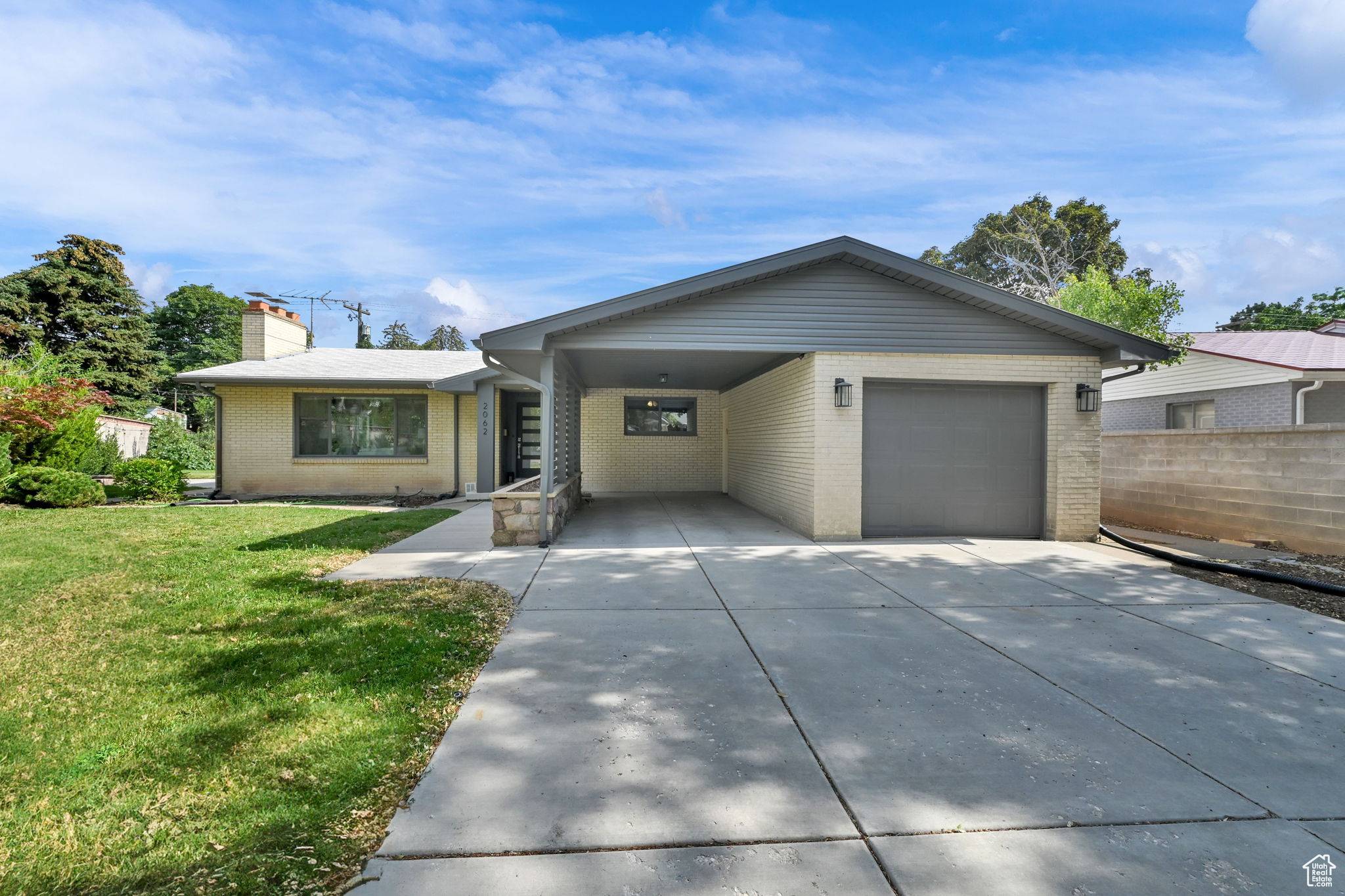 2062 E EMERSON AVE S, Salt Lake City, UT 84108