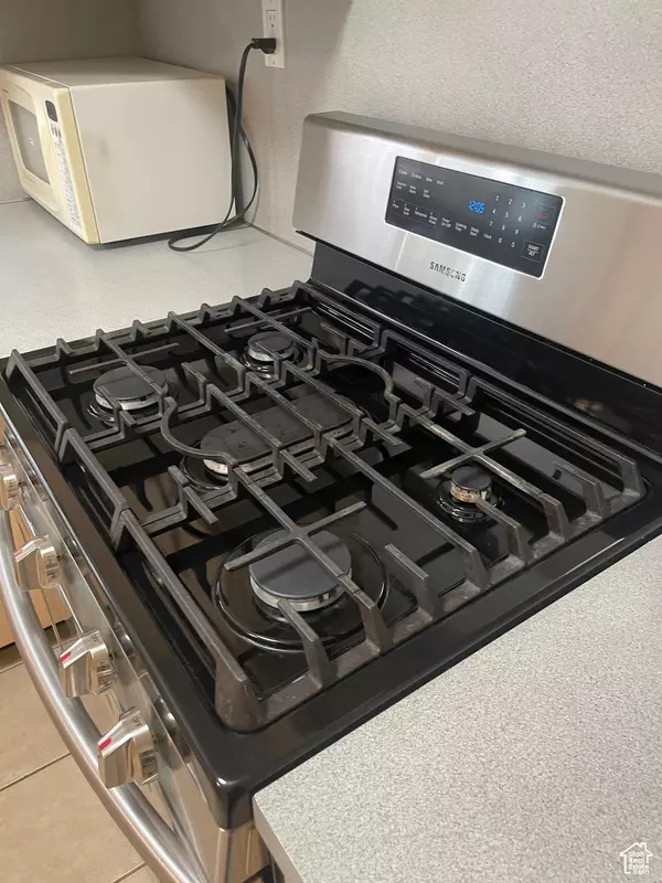 South Jordan, UT 84009,9577 S CALEDONIA CIR