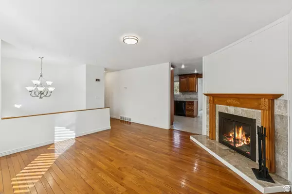 203 E KRISTIN DR S, Sandy, UT 84070