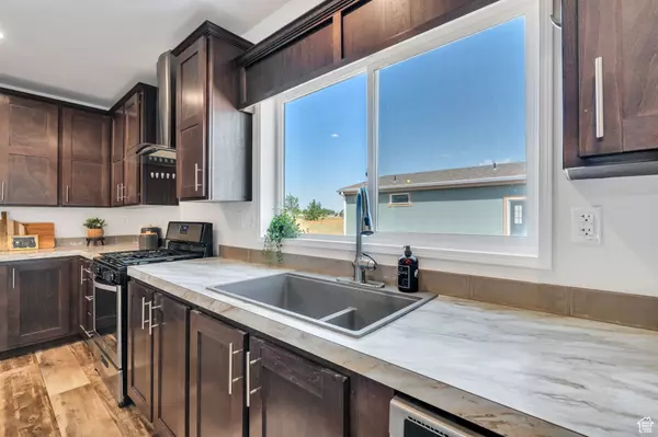 Pleasant View, UT 84404,1700 W 2700 N #9