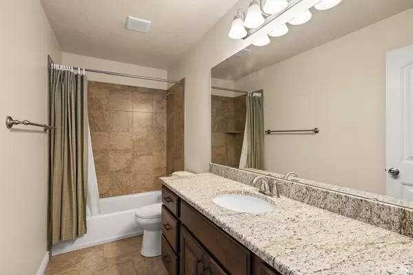 Syracuse, UT 84075,1932 S 2150 W