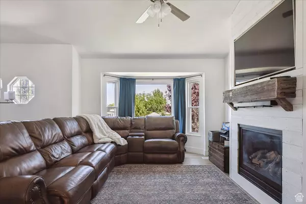 Clinton, UT 84015,2447 W 2000 N