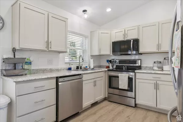 Clinton, UT 84015,2447 W 2000 N