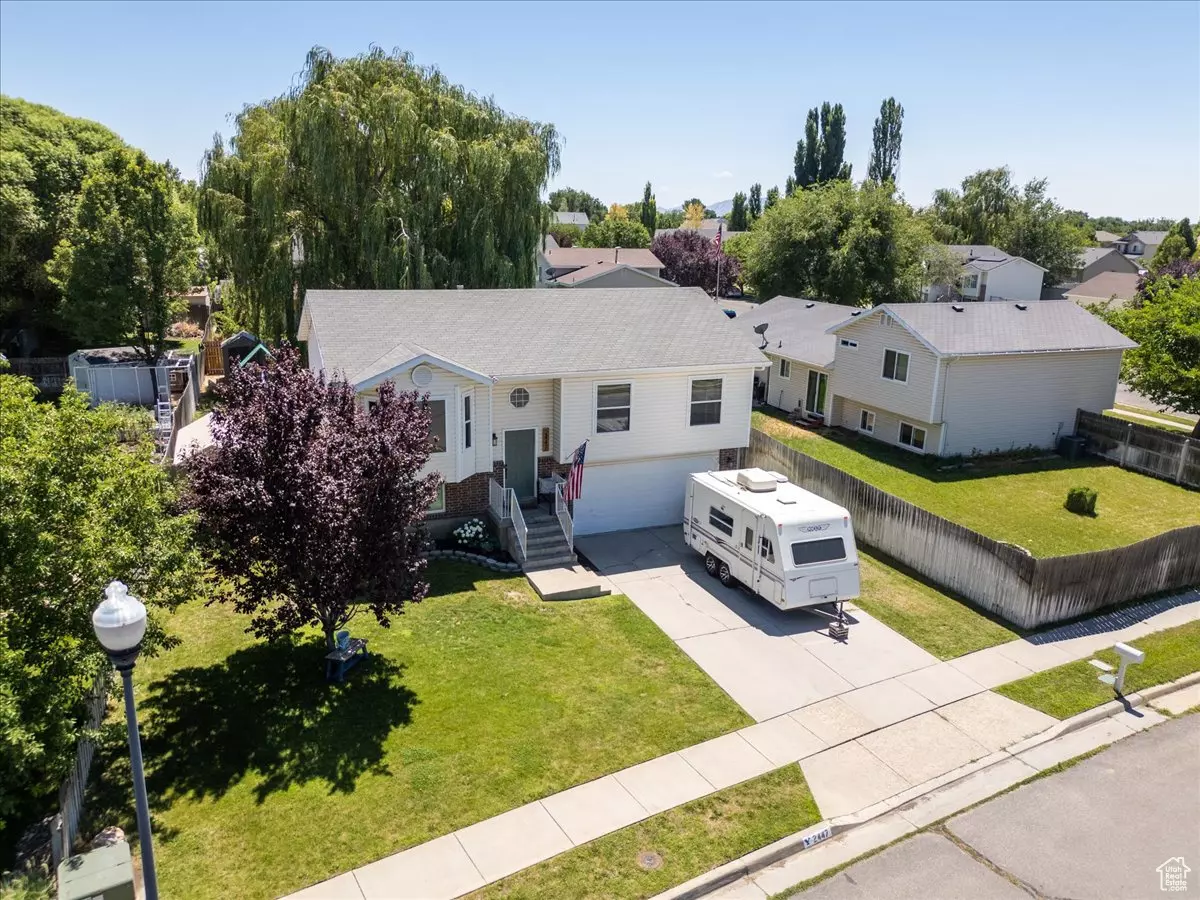 Clinton, UT 84015,2447 W 2000 N