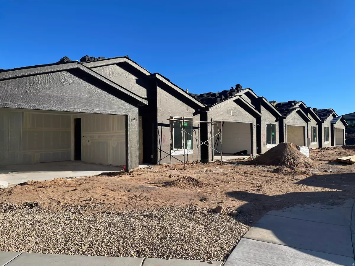 Hurricane, UT 84737,2054 W 320 S #37-40