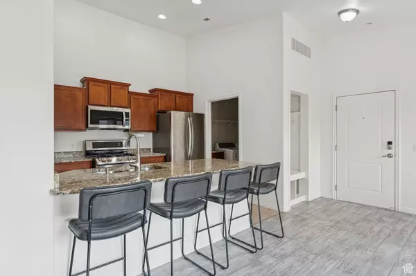 Draper, UT 84020,12215 S 670 E #203