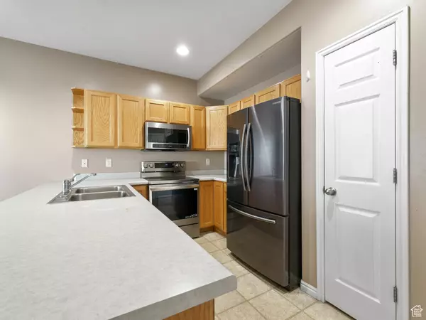 West Jordan, UT 84081,7908 S COLD STONE LN W