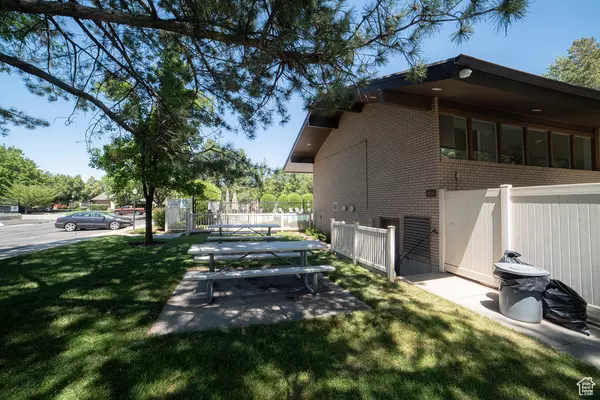 Salt Lake City, UT 84121,1571 E 6430 S