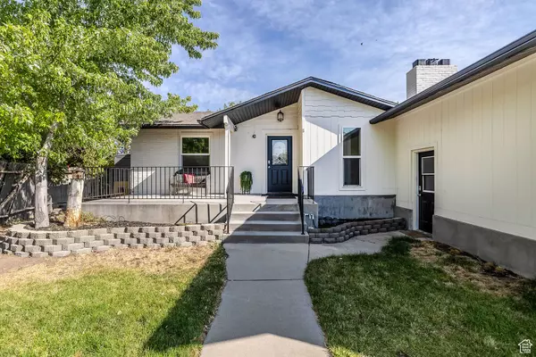 9520 S CALEDONIA CIR, South Jordan, UT 84009