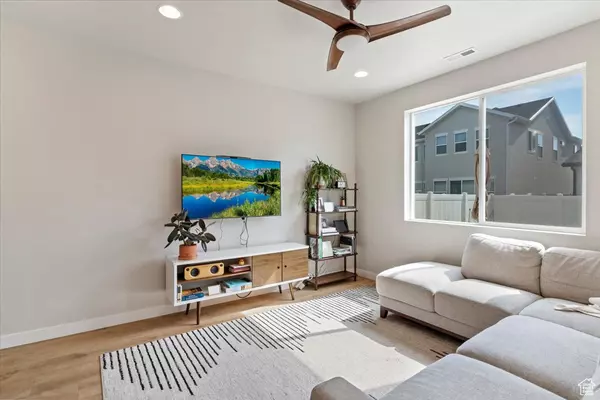 Syracuse, UT 84075,3045 S LAKESHORE DRIVE W