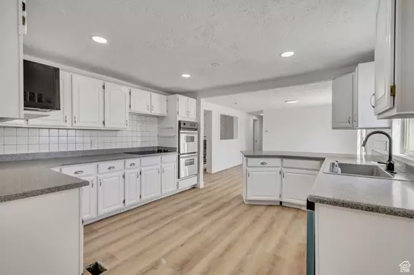 1472 HOGANS RD, Stockton, UT 84071