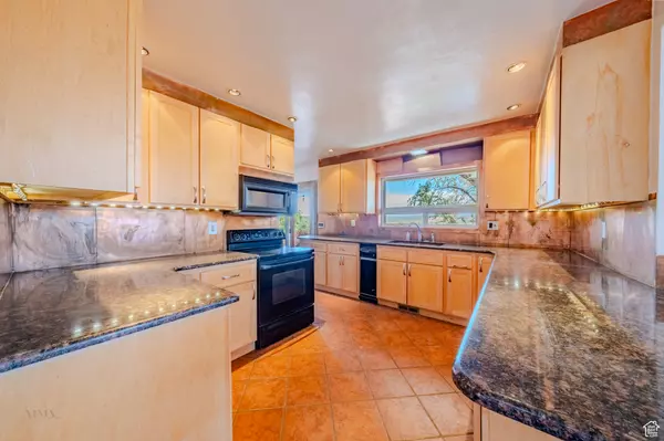 Kanab, UT 84741,6178 E ZION RD