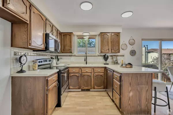 South Ogden, UT 84405,1389 E 5800 S