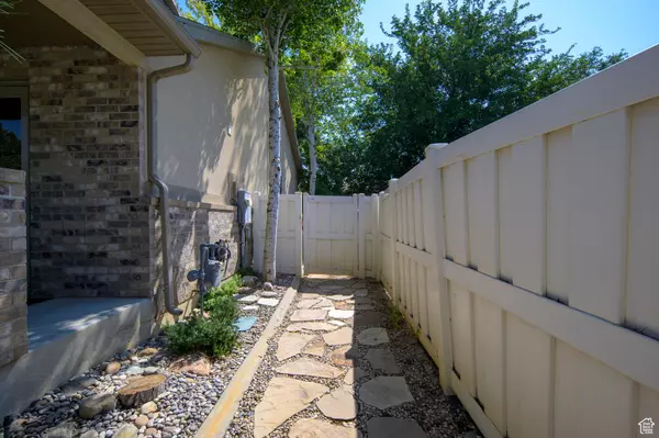 Midvale, UT 84047,7101 S OWLS LN E