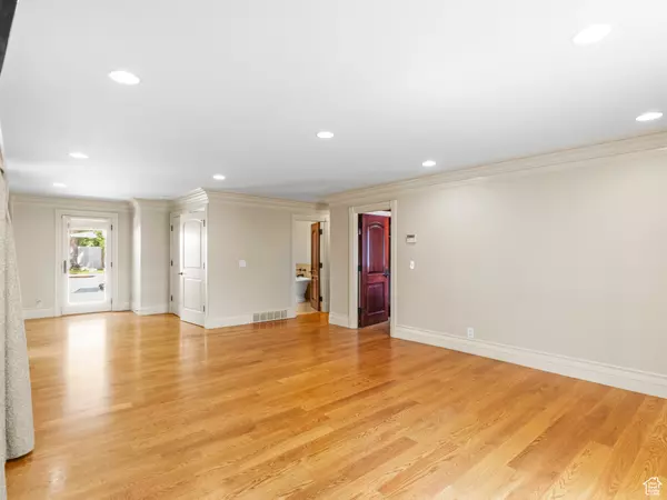 Murray, UT 84107,5809 S HOLSTEIN WAY E