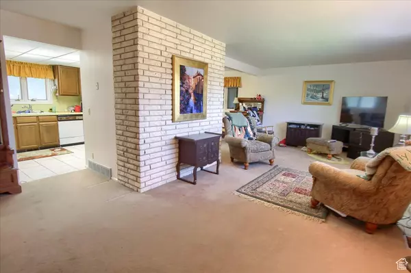 Ogden, UT 84404,886 N HARRISON BLVD