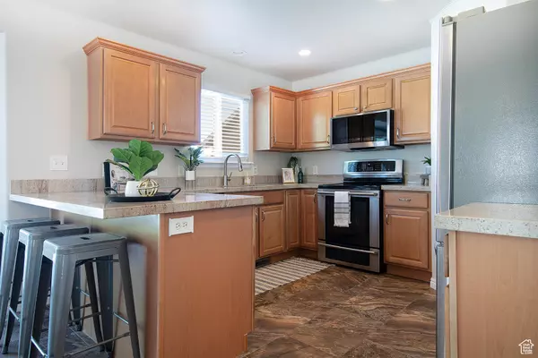 West Jordan, UT 84081,8559 S SUNRISE OAK DR W