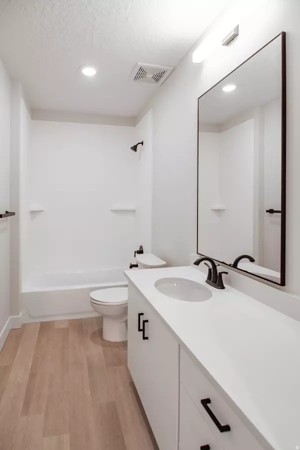 Moab, UT 84532,346 E 200 S #A207