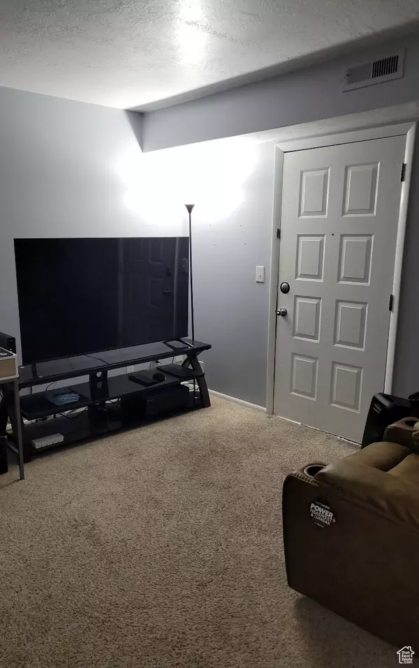 Ogden, UT 84404,1175 CANYON RD #A13