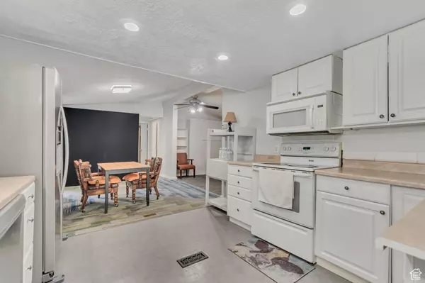 Sandy, UT 84070,244 E CRESCENT PKWY S #206