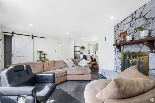 Salt Lake City, UT 84116,1978 W SIR ROBERT DR