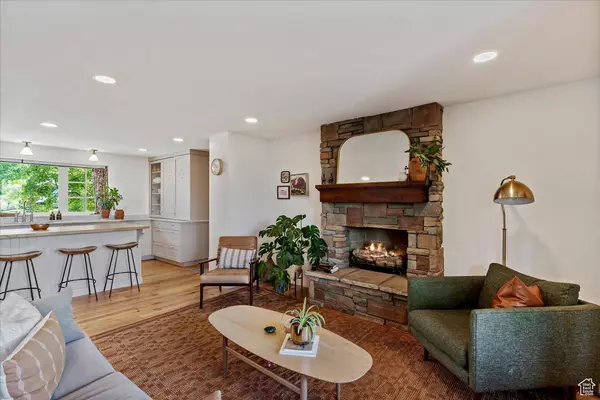 Bountiful, UT 84010,964 FAIR OAKS DR