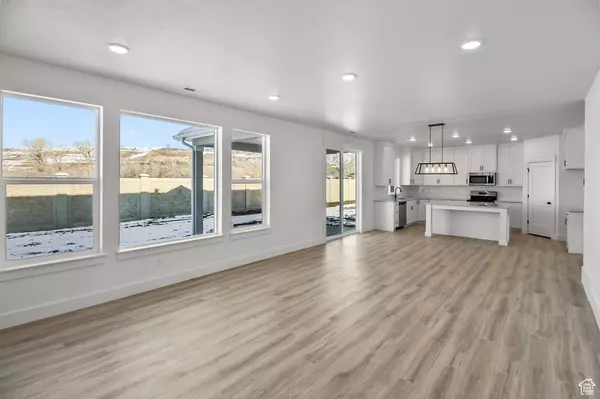 Farr West, UT 84404,2396 W 2950 N #109