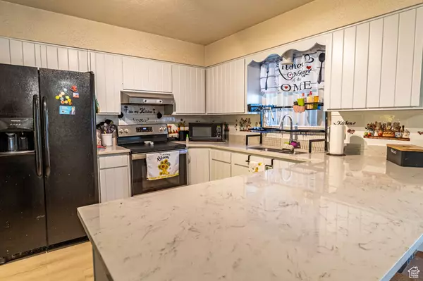 Clinton, UT 84015,878 N 2600 W