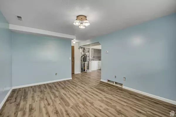 Roy, UT 84067,3632 W 4650 S