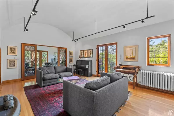 Salt Lake City, UT 84102,243 S ELIZABETH ST E