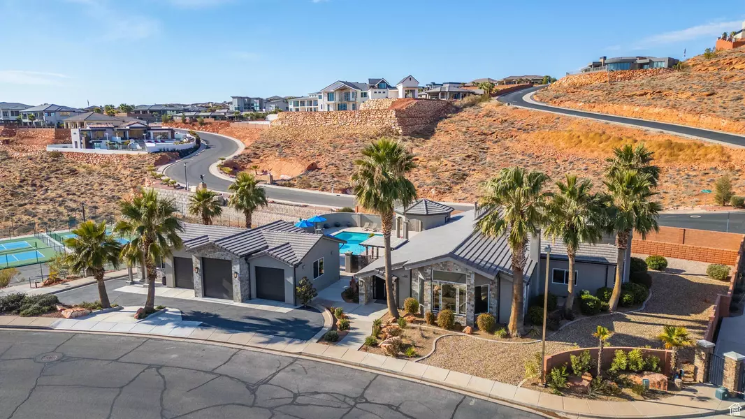 1297 W LIONS HEAD DR, Washington, UT 84780