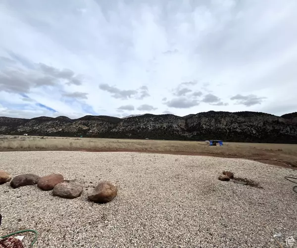 1913 S BADGER WAY, New Harmony, UT 84757