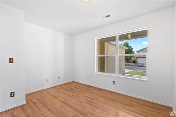 Clinton, UT 84015,2098 W 2220 N