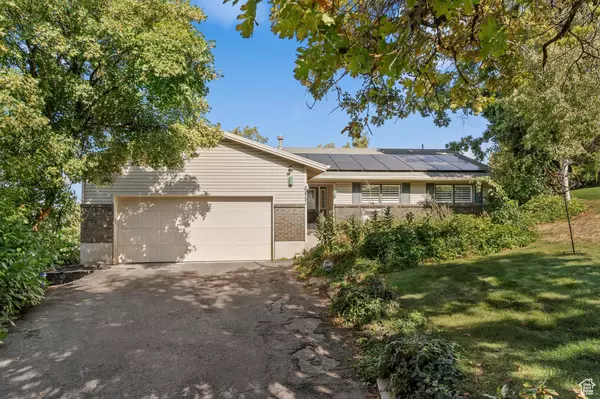 2273 E SNOQUALMIE CIR DR S, Layton, UT 84040