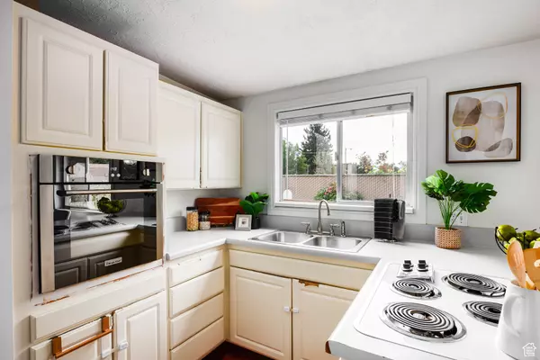 Salt Lake City, UT 84117,1114 E 5190 S