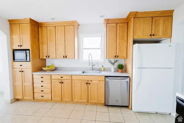 Sandy, UT 84070,8544 S 300 E