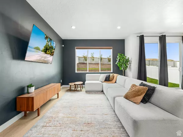 Saratoga Springs, UT 84045,2597 N VELVET MOON DR