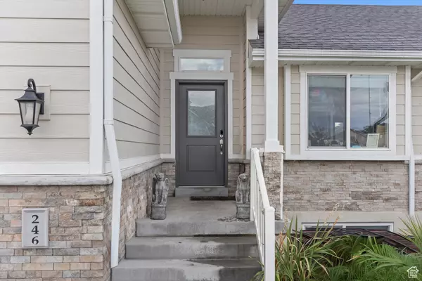 West Haven, UT 84401,2467 W 3375 S