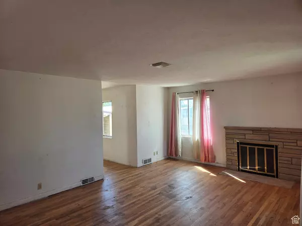 Roy, UT 84067,5256 S 2000 W