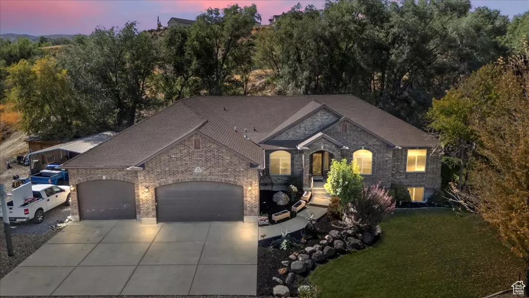 1586 W ROCK HOLLOW DR, Bluffdale, UT 84065