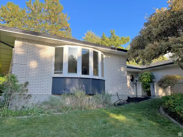 Cottonwood Heights, UT 84121,8797 HIDDEN OAK DR