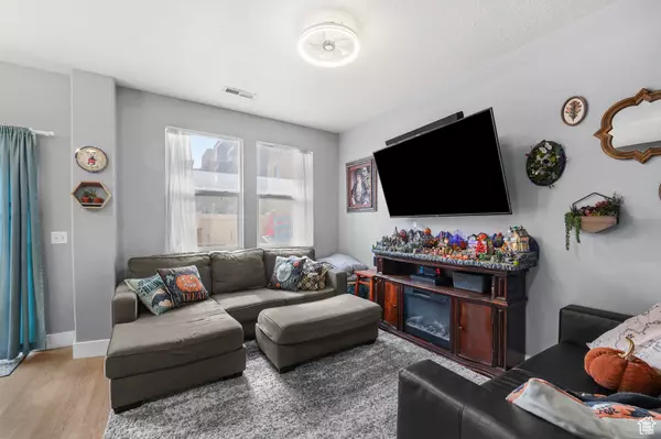 Sandy, UT 84070,88 E CALBOURNE S