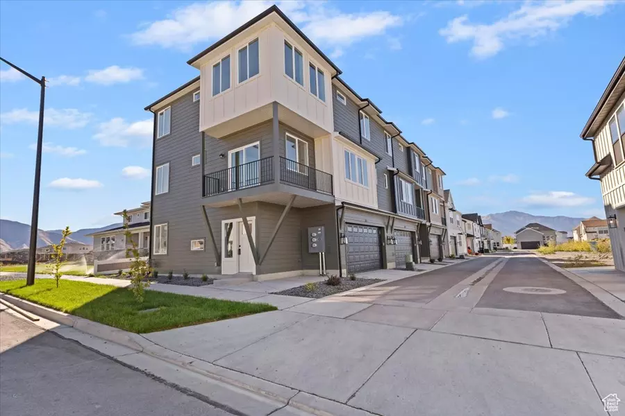 805 S GREENWAY DR, Springville, UT 84663