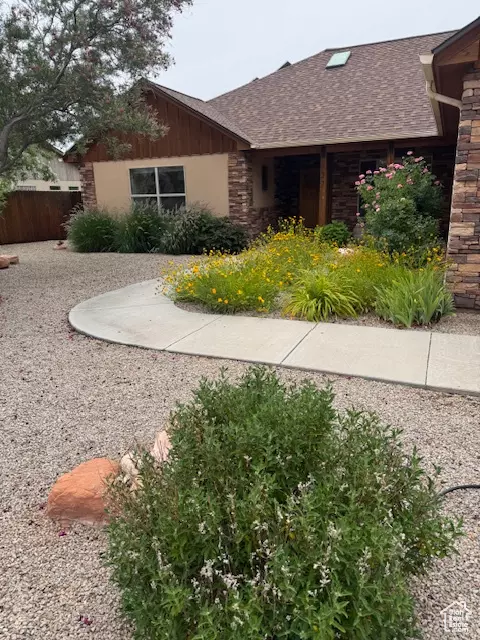 Moab, UT 84532,827 N PALISADE DR