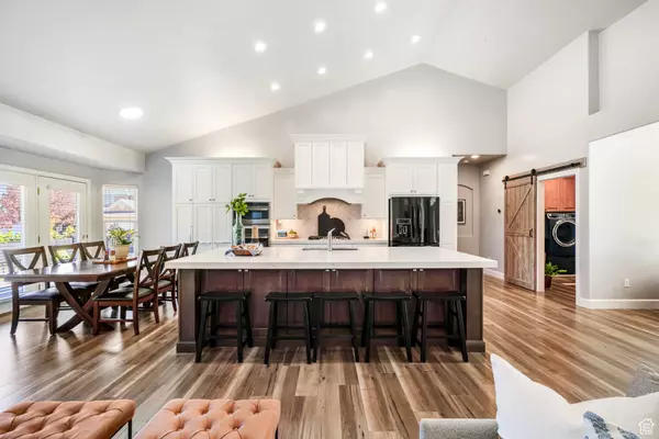 587 E CORNER CANYON DR, Draper, UT 84020